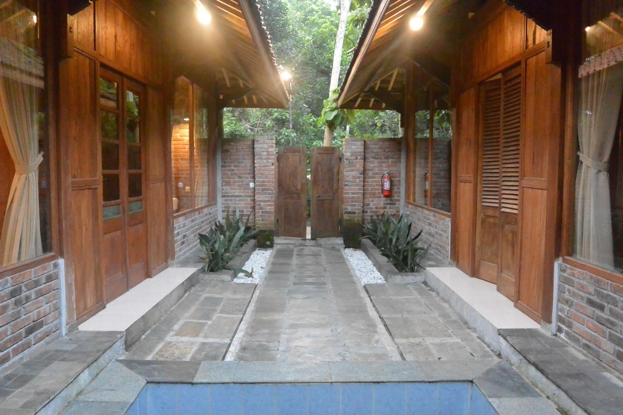 Cempaka Villa Magelang Εξωτερικό φωτογραφία